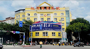 天马路和文萃路交叉口博爱医院三面翻广告牌